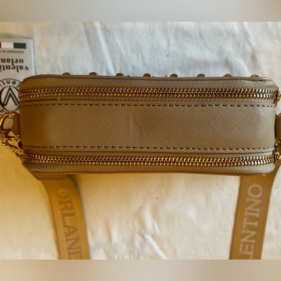 NWT Valentino Orlandi “V” Logo Taupe Camera Bag - Picture 4 of 9